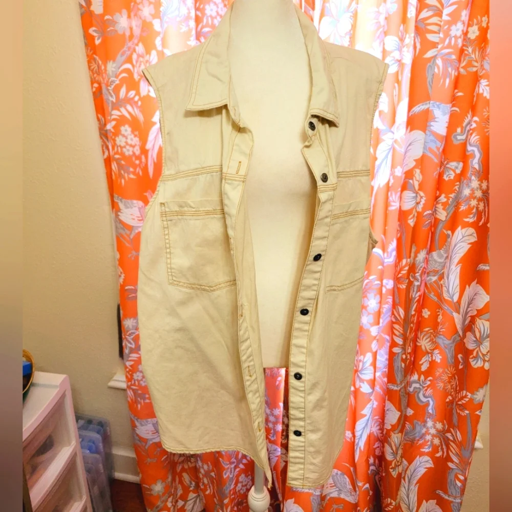 Women's Cream Sleeveless Jacket - Picture 1 of 6